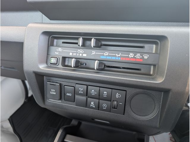 DAIHATSU HIJET truck 4WD 2025