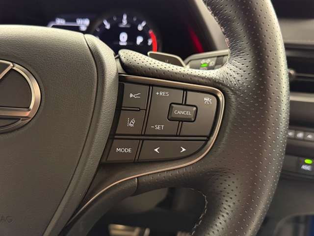 TOYOTA LEXUS UX200 2024