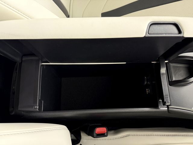 TOYOTA LEXUS UX200 2024