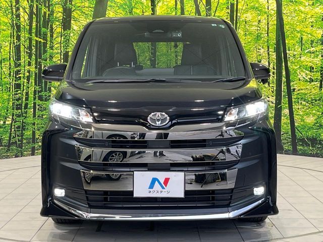 TOYOTA NOAH 2022
