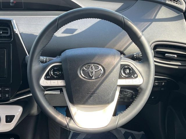 TOYOTA PRIUS 2018
