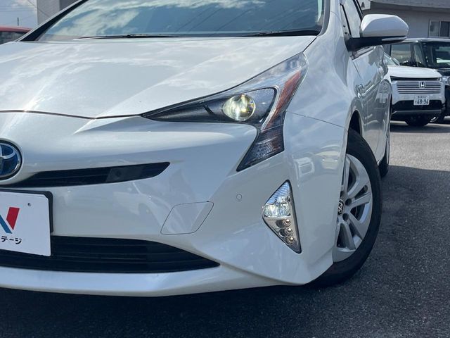 TOYOTA PRIUS 2018