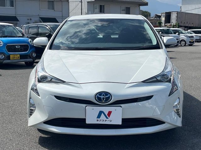 TOYOTA PRIUS 2018