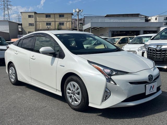 TOYOTA PRIUS 2018