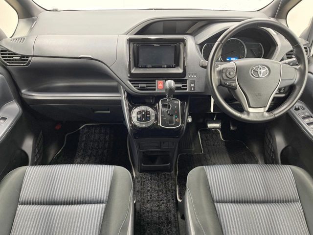 TOYOTA VOXY 4WD 2016