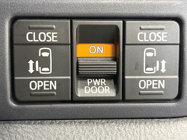 TOYOTA VOXY 4WD 2016