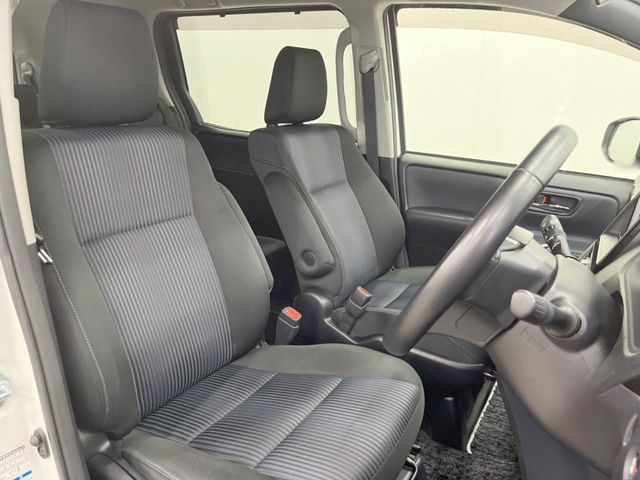 TOYOTA VOXY 4WD 2016