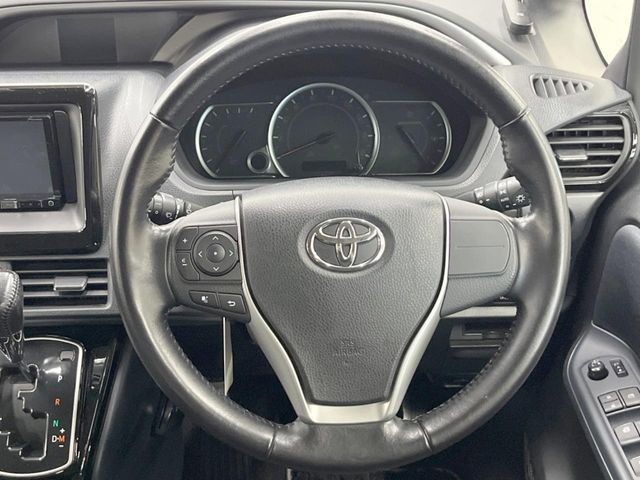 TOYOTA VOXY 4WD 2016