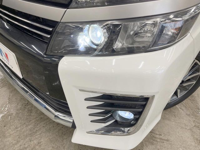 TOYOTA VOXY 4WD 2016