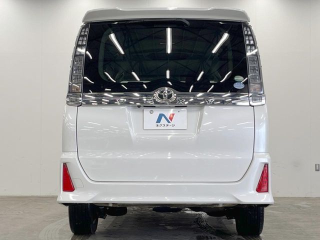 TOYOTA VOXY 4WD 2016