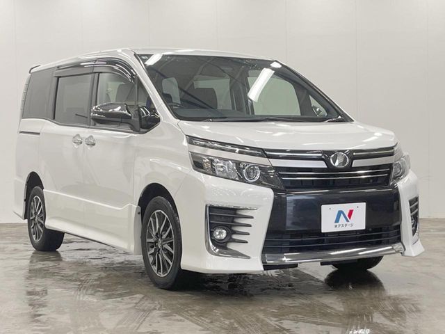 TOYOTA VOXY 4WD 2016