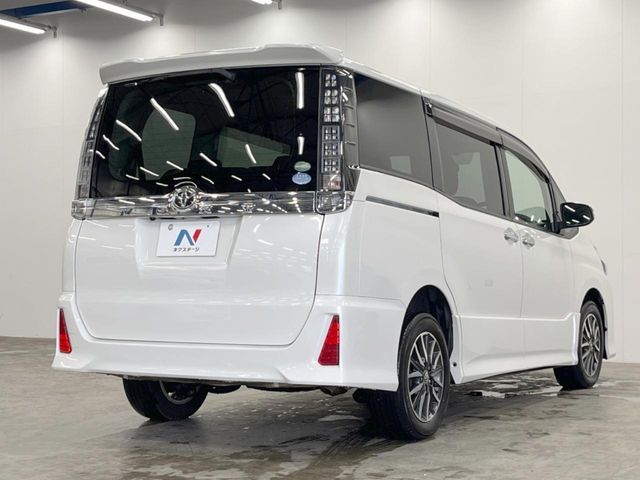 TOYOTA VOXY 4WD 2016