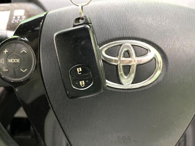 TOYOTA PRIUS 2012