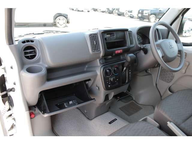 MITSUBISHI MINICAB van 2025