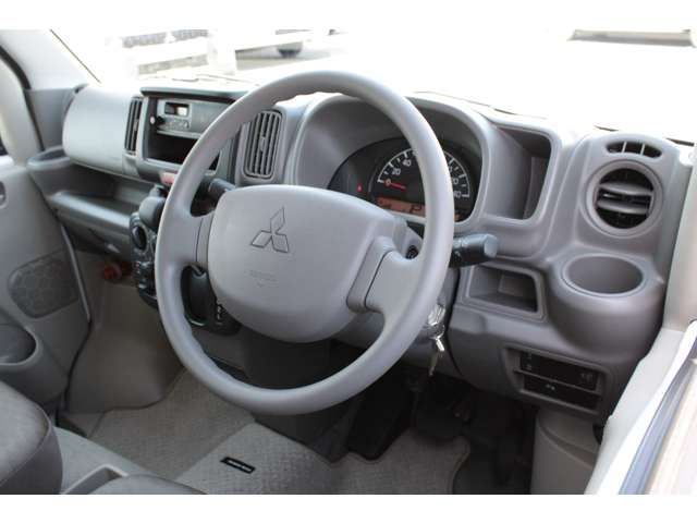 MITSUBISHI MINICAB van 2025