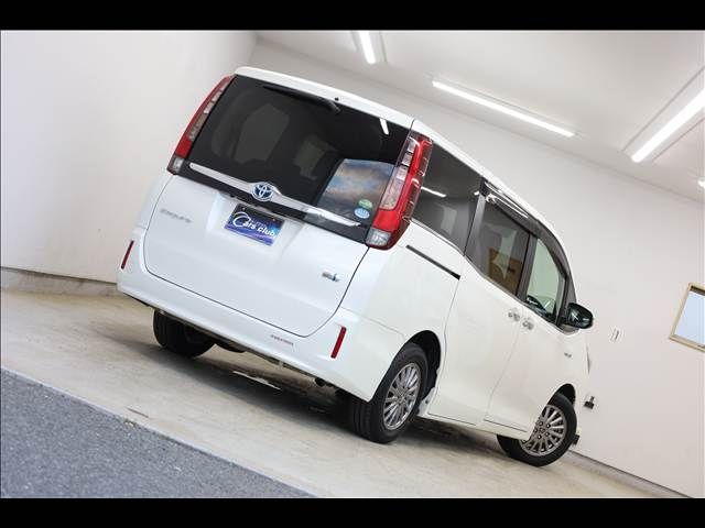 TOYOTA ESQUIRE HYBRID 2015