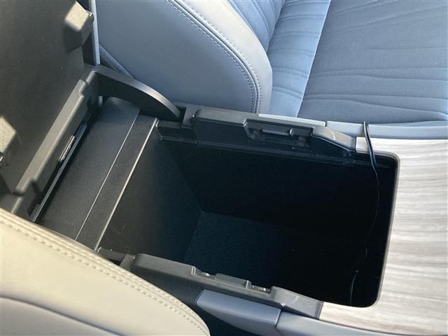 TOYOTA HARRIER HYBRID 2021