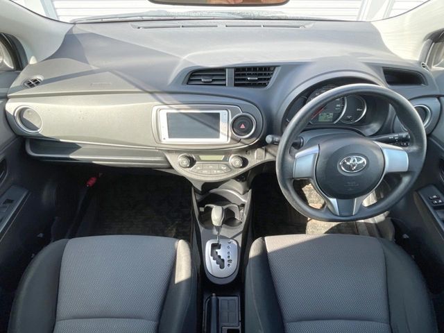 TOYOTA VITZ 2014