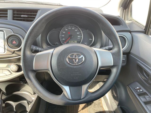 TOYOTA VITZ 2014