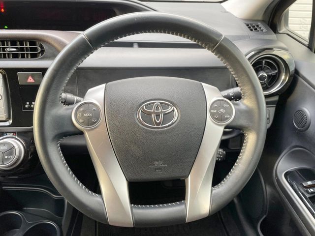 TOYOTA AQUA 2015