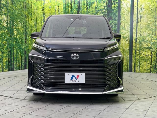 TOYOTA VOXY 2023