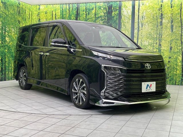 TOYOTA VOXY 2023