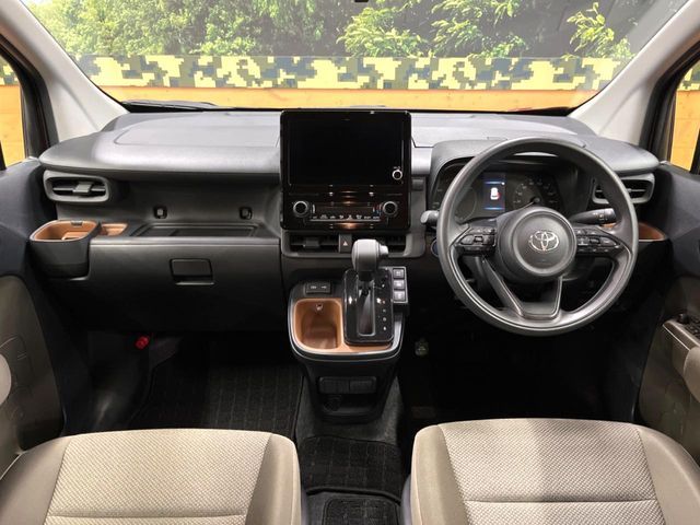 TOYOTA SIENTA HYBRID 2024