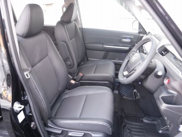 HONDA FREED HYBRID 2022