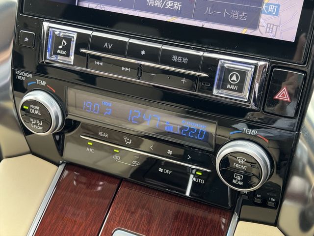 TOYOTA ALPHARD hybrid 4WD 2017