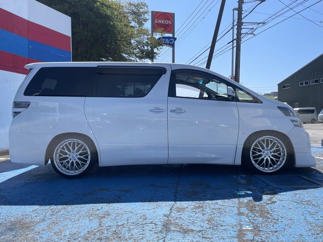 TOYOTA VELLFIRE 2013