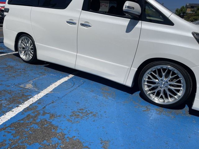 TOYOTA VELLFIRE 2013