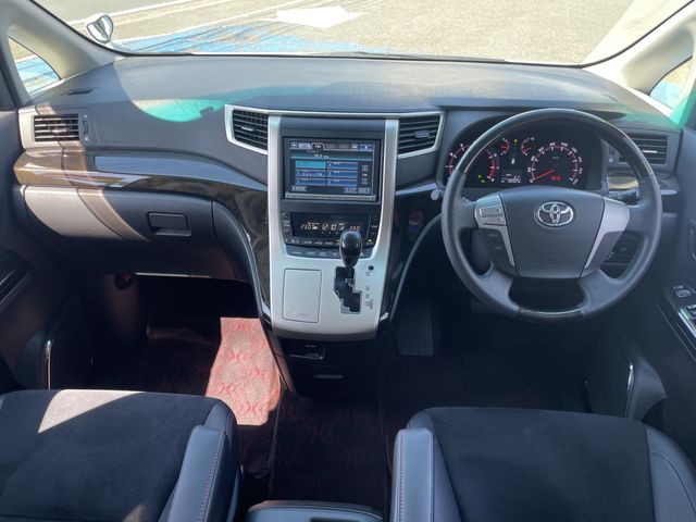 TOYOTA VELLFIRE 2013