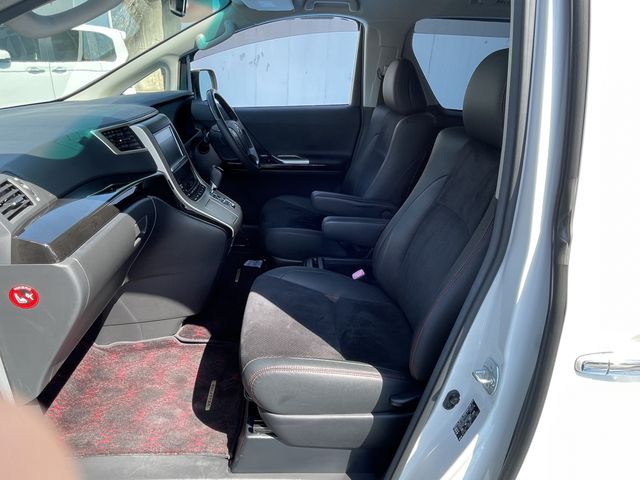 TOYOTA VELLFIRE 2013