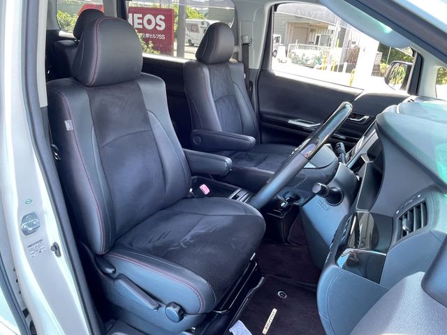 TOYOTA VELLFIRE 2013