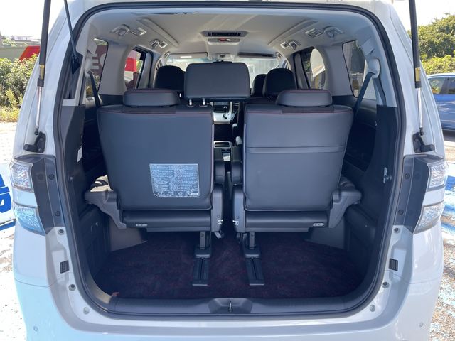 TOYOTA VELLFIRE 2013