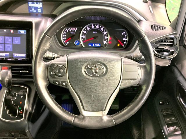 TOYOTA VOXY 2015