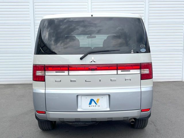 MITSUBISHI DELICA D:5 4WD 2010