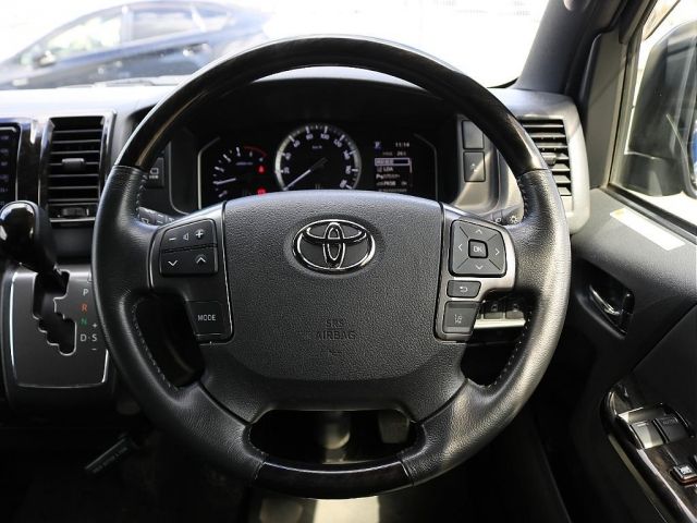 TOYOTA HIACE van 4WD 2022