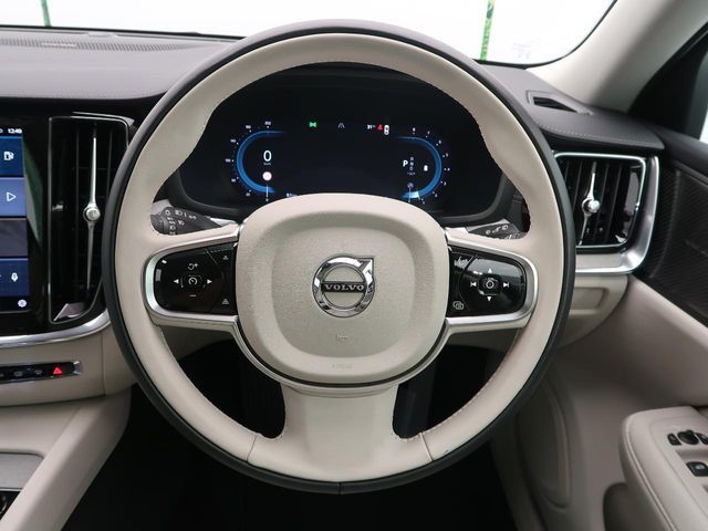 VOLVO VOLVO V60 2024