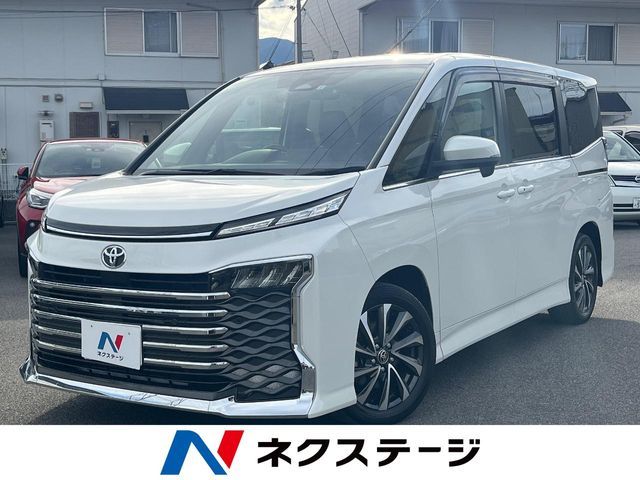 TOYOTA VOXY 2023