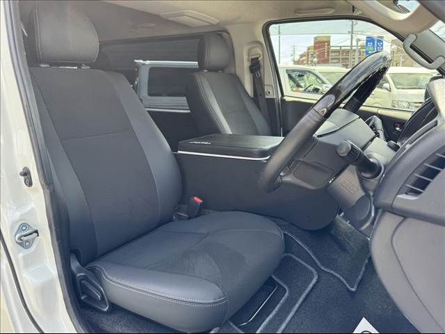 TOYOTA HIACE van 4WD 2018