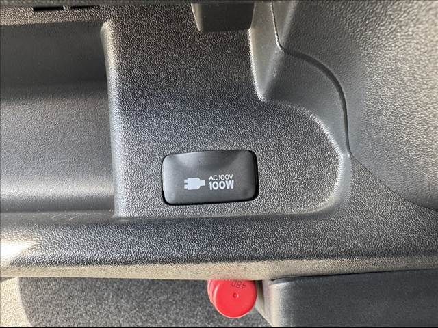 TOYOTA HIACE van 4WD 2018