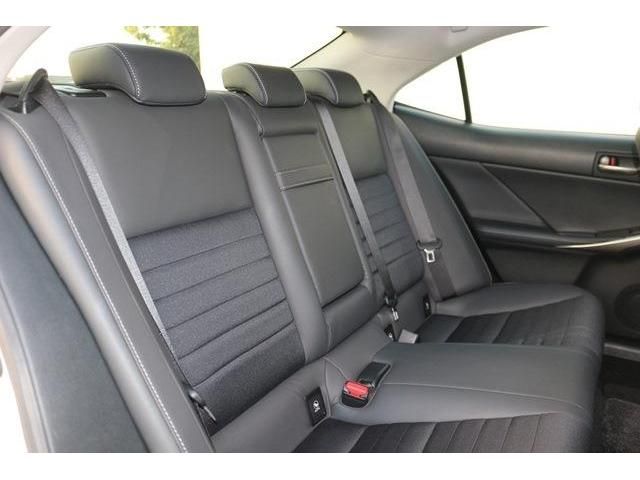 TOYOTA LEXUS IS300 2020