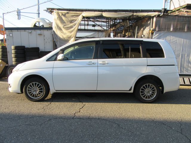 TOYOTA Isis 4WD 2013