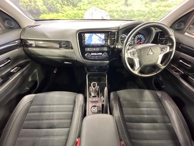 MITSUBISHI OUTLANDER PHEV 2015