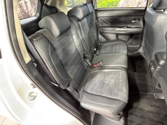 MITSUBISHI OUTLANDER PHEV 2015