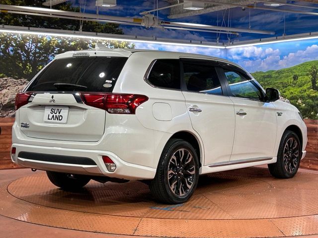 MITSUBISHI OUTLANDER PHEV 2015