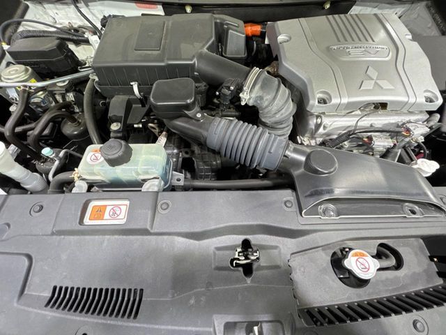 MITSUBISHI OUTLANDER PHEV 2015