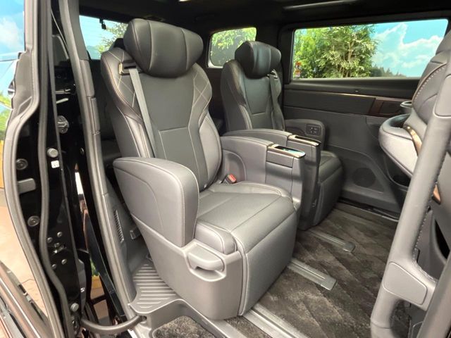 TOYOTA VELLFIRE  HYBRID 2023