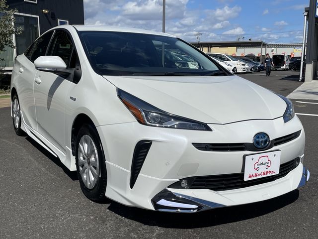 TOYOTA PRIUS 2019